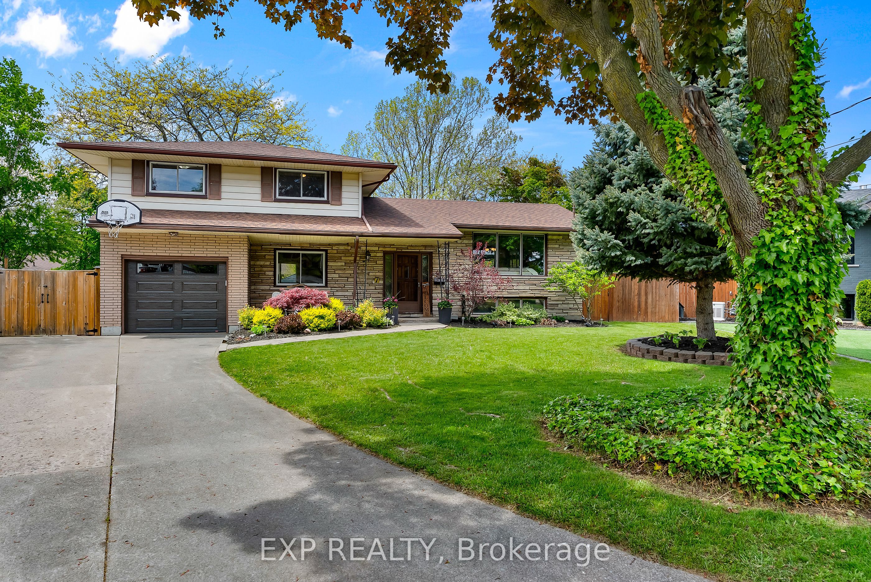 Photo 49 of 7 Saturn Court, St. Catharines, Bunting/Linwell — HOMEH