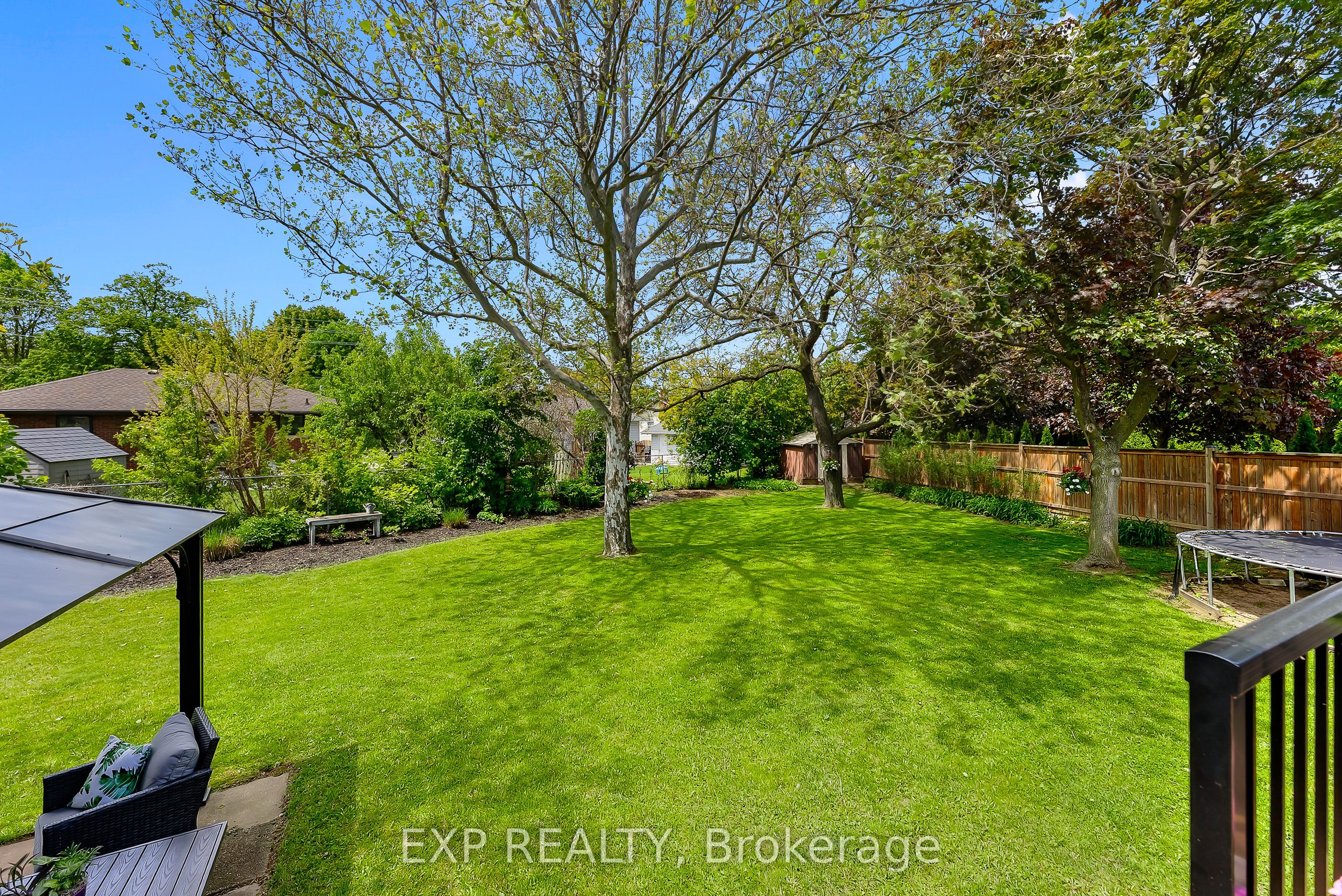 Photo 85 of 7 Saturn Court, St. Catharines, Bunting/Linwell — HOMEH
