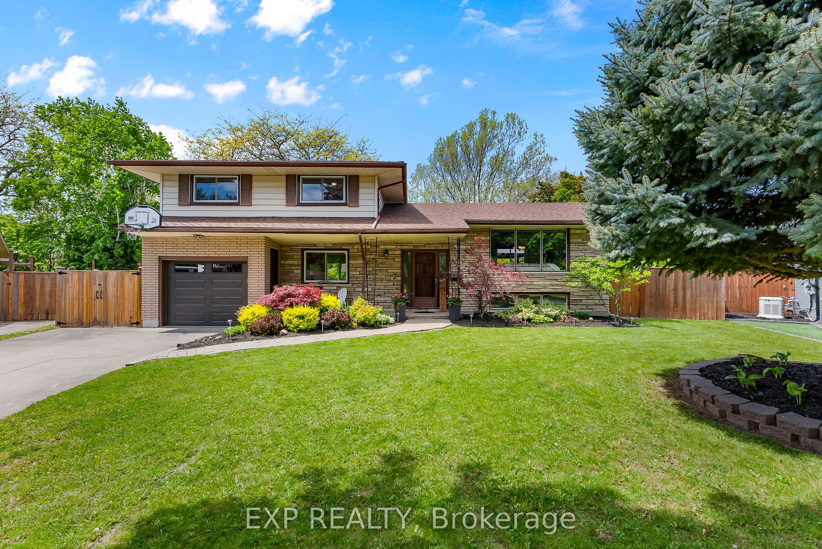Photo 2 of 7 Saturn Court, St. Catharines, Bunting/Linwell — HOMEH