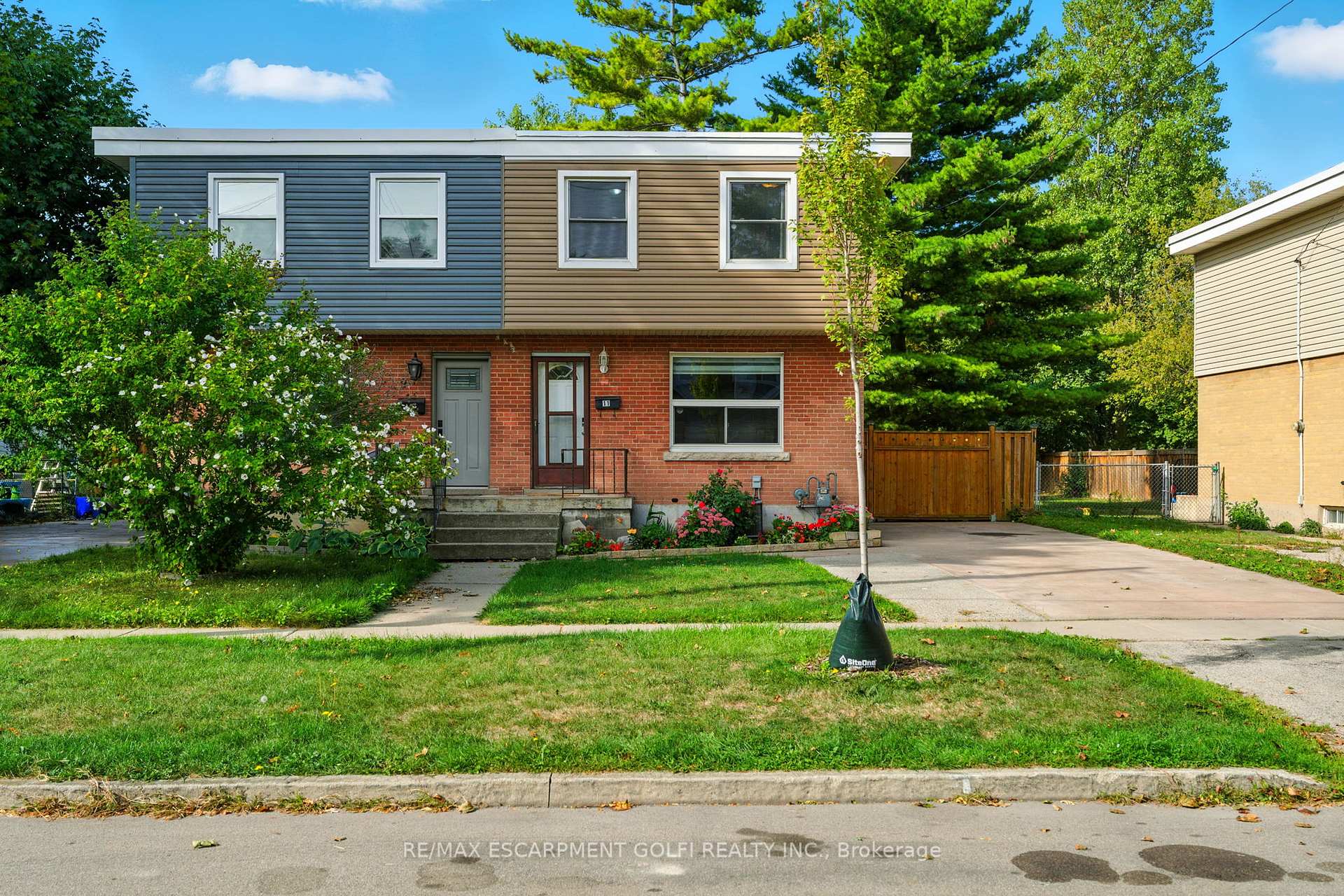 Photo 1 of 11 Eastvale Place, Hamilton, McQuesten — HOMEH