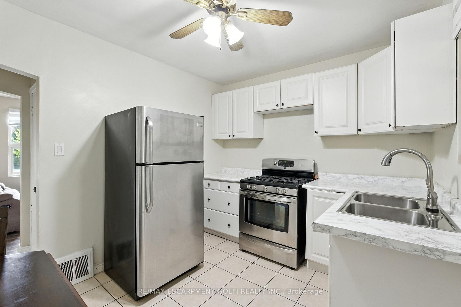 Photo 5 of 11 Eastvale Place, Hamilton, McQuesten — HOMEH