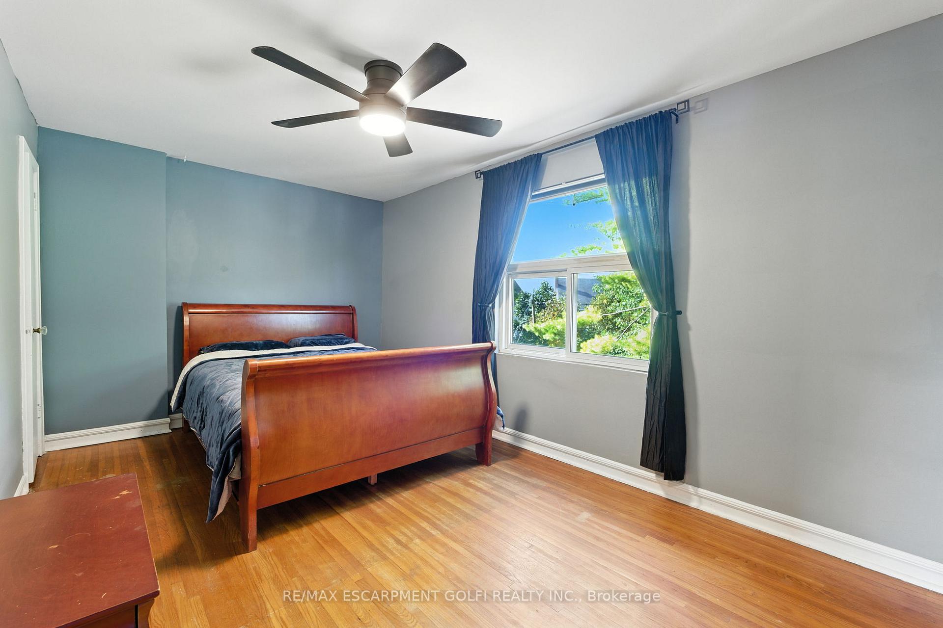 Photo 8 of 11 Eastvale Place, Hamilton, McQuesten — HOMEH