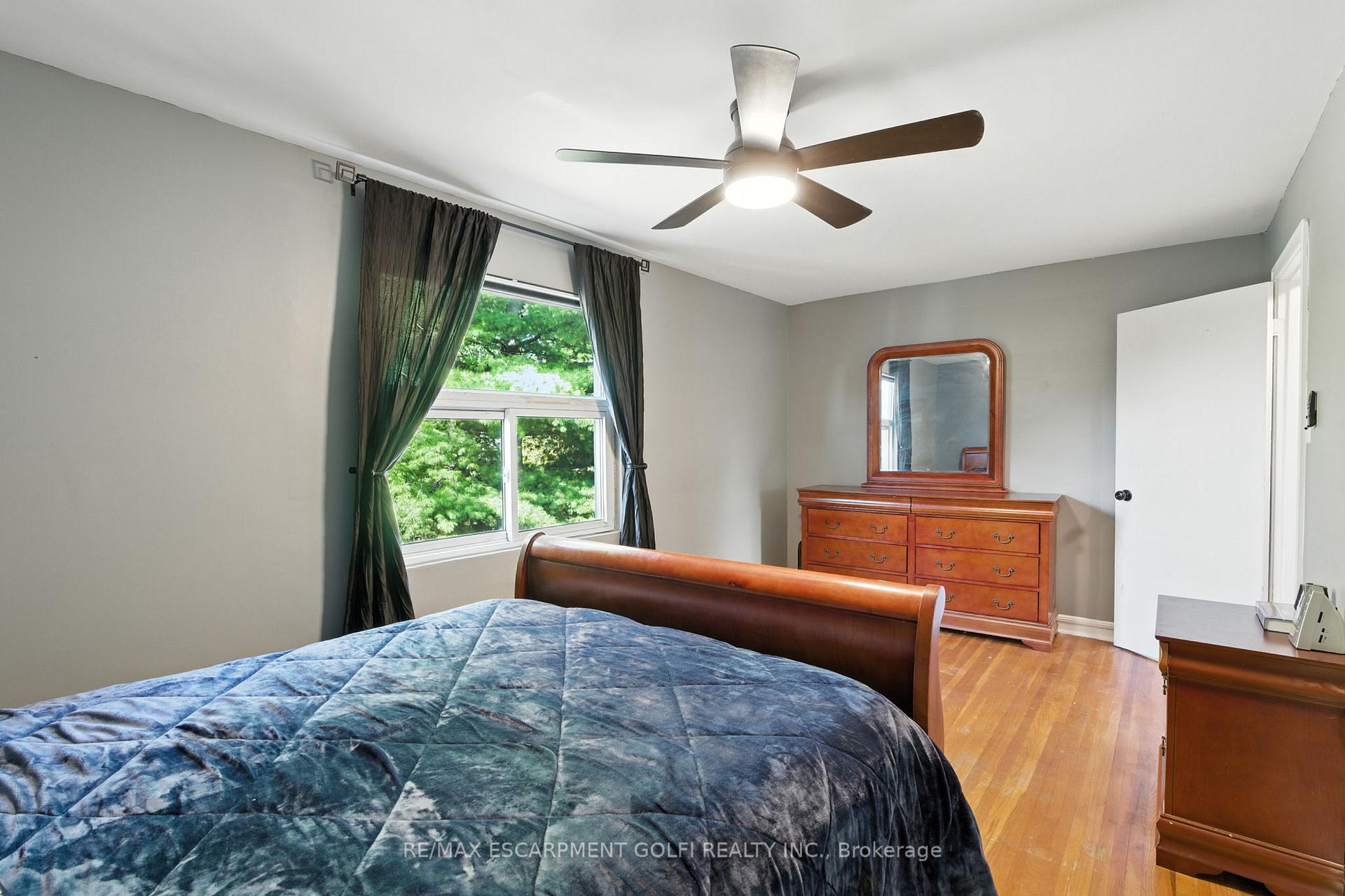 Photo 9 of 11 Eastvale Place, Hamilton, McQuesten — HOMEH