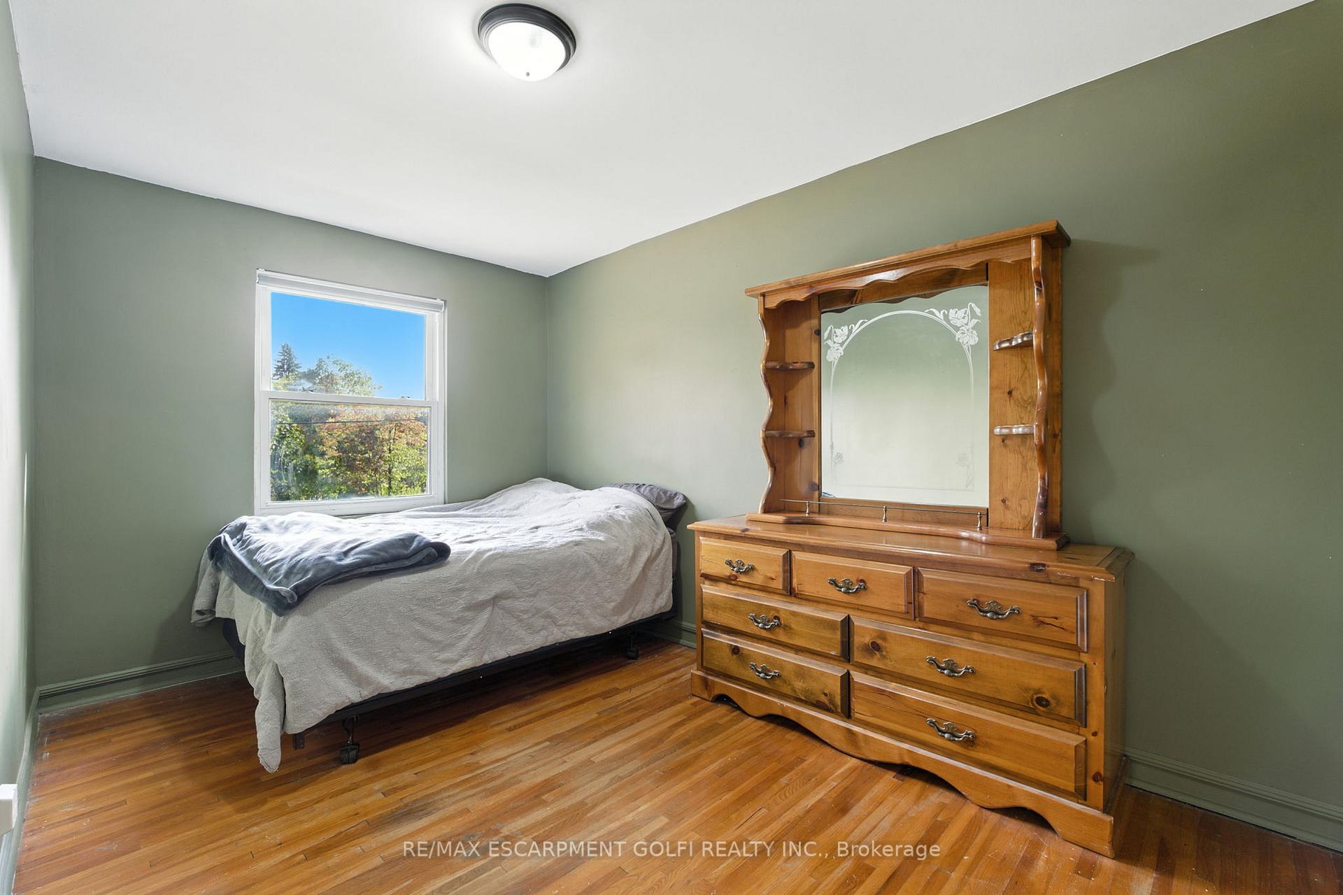 Photo 10 of 11 Eastvale Place, Hamilton, McQuesten — HOMEH