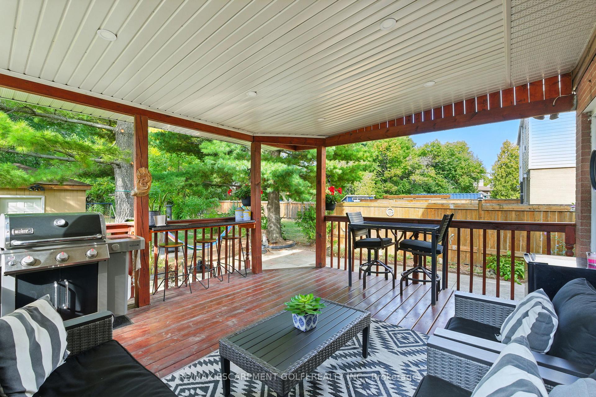 Photo 14 of 11 Eastvale Place, Hamilton, McQuesten — HOMEH
