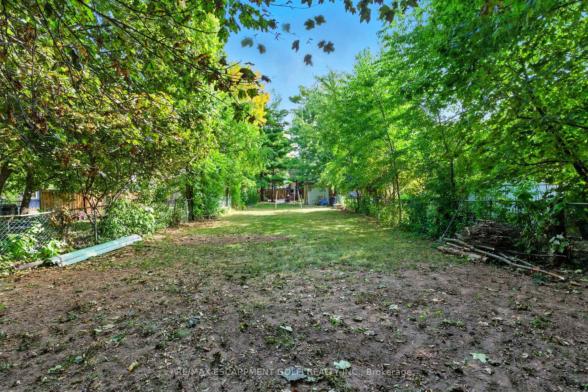 Photo 17 of 11 Eastvale Place, Hamilton, McQuesten — HOMEH