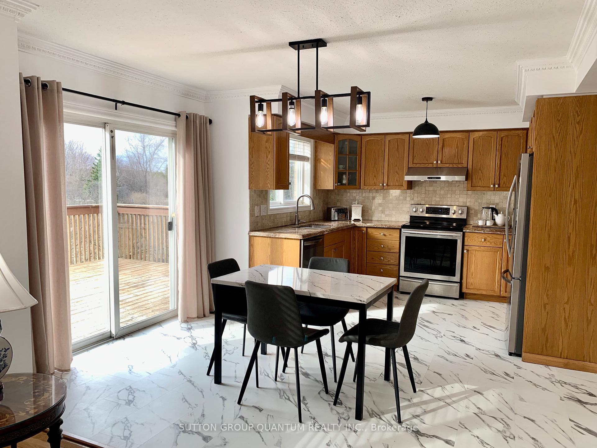 Photo 11 of 7 Hayward Crescent, Guelph, Clairfields/Hanlon Business Park — HOMEH