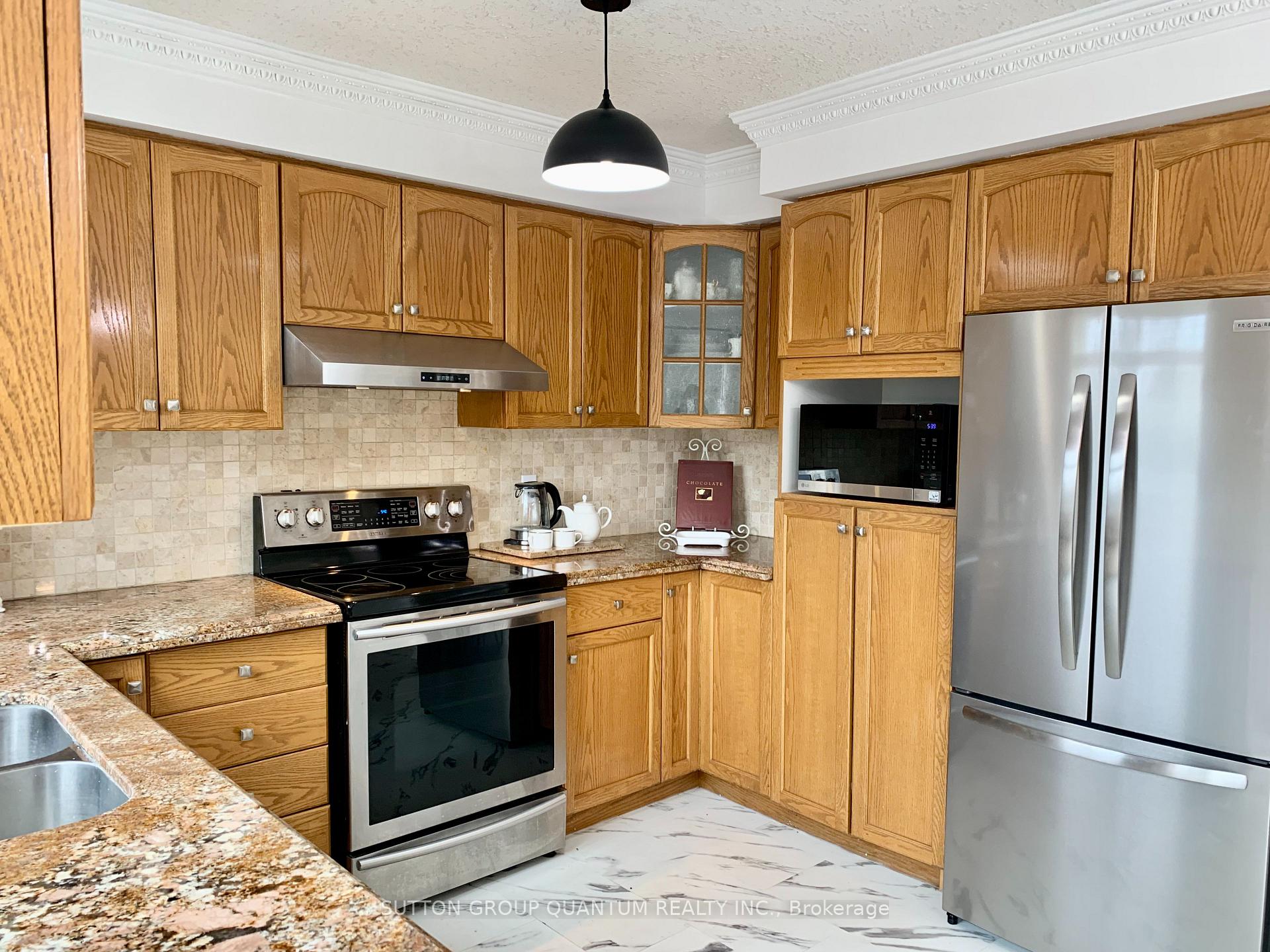 Photo 12 of 7 Hayward Crescent, Guelph, Clairfields/Hanlon Business Park — HOMEH