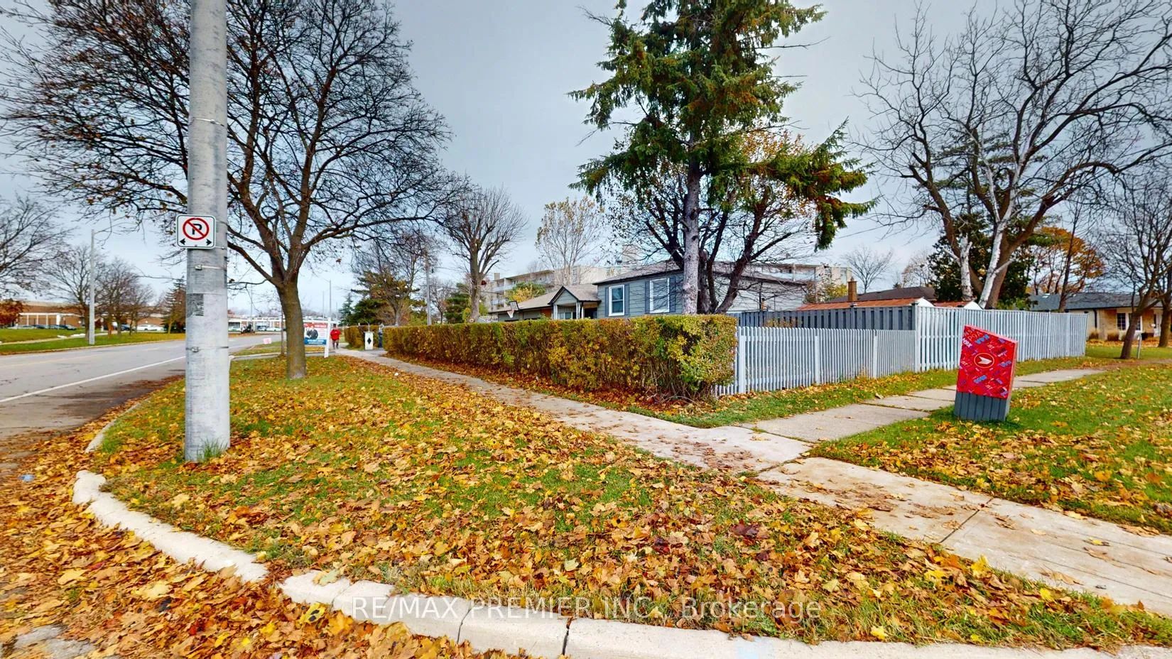 Photo 2 of 425 Balmoral Drive, Brampton, Avondale — HOMEH