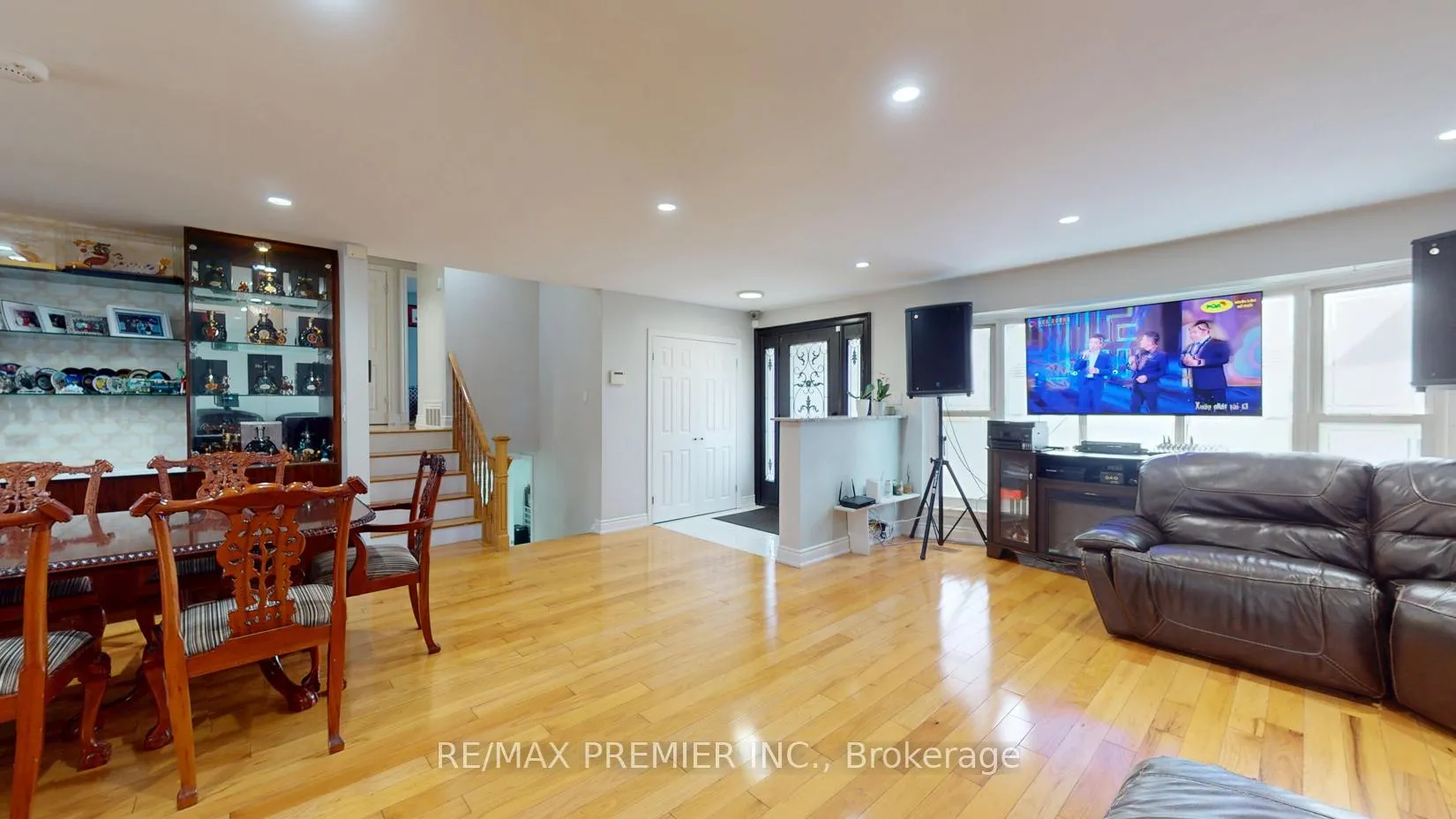 Photo 13 of 425 Balmoral Drive, Brampton, Avondale — HOMEH