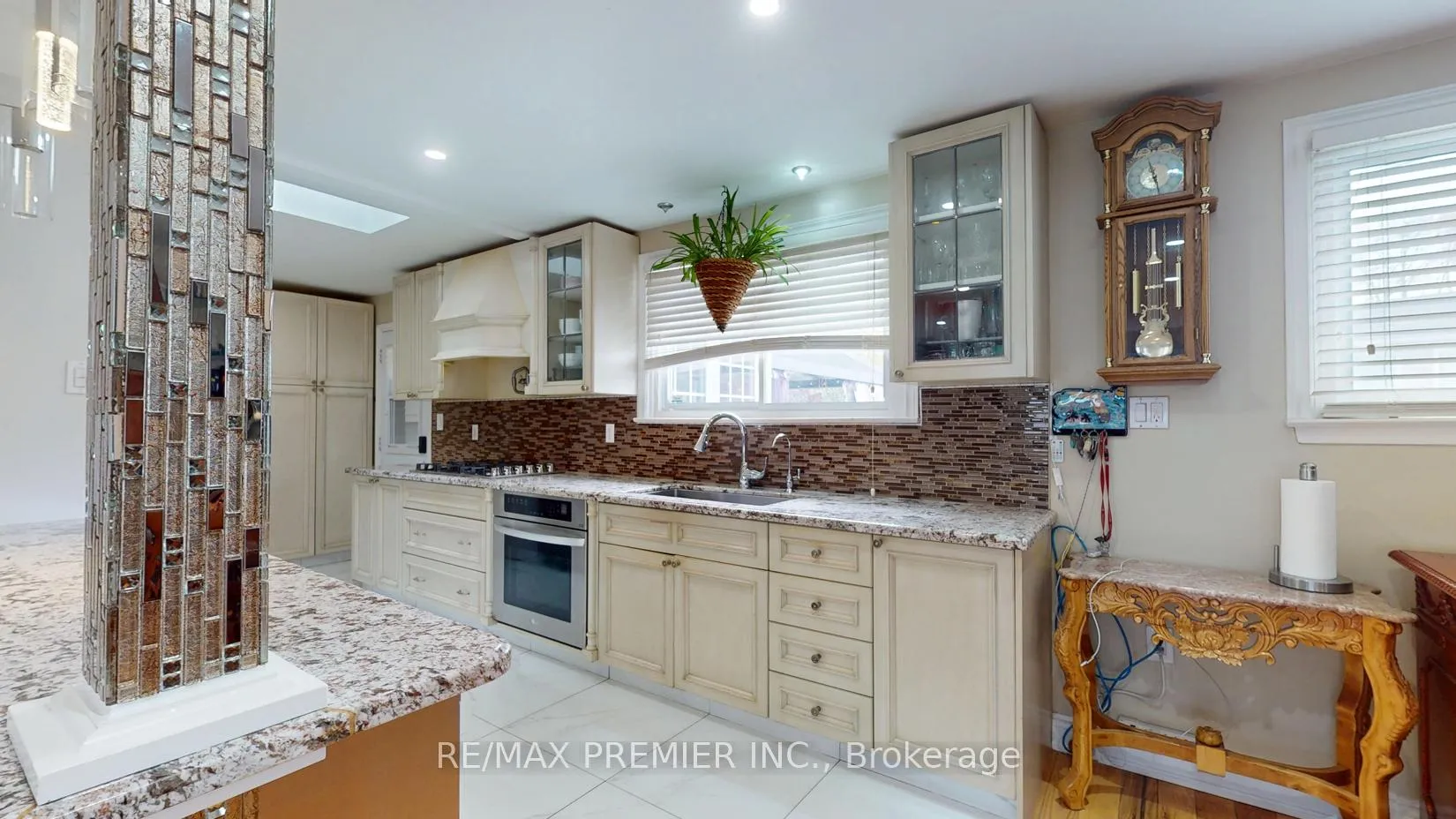 Photo 15 of 425 Balmoral Drive, Brampton, Avondale — HOMEH
