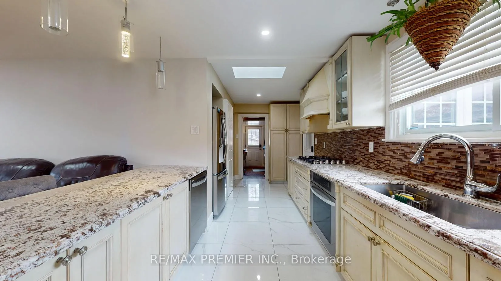 Photo 17 of 425 Balmoral Drive, Brampton, Avondale — HOMEH