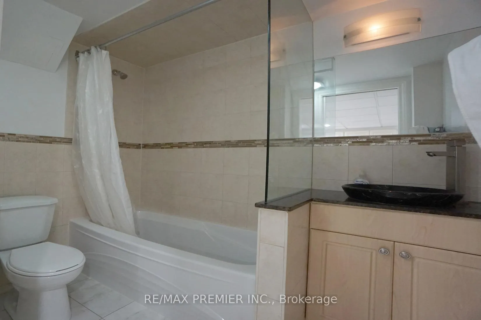 Photo 33 of 425 Balmoral Drive, Brampton, Avondale — HOMEH