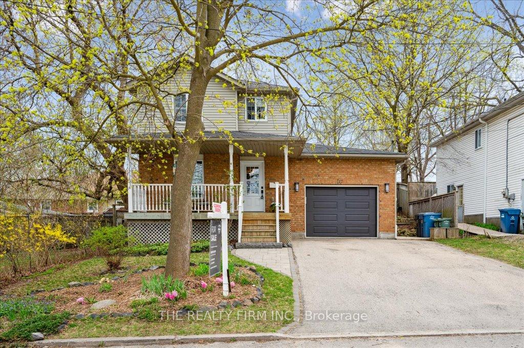 Photo 3 of 17 Cassino Avenue, Guelph, St. George's — HOMEH