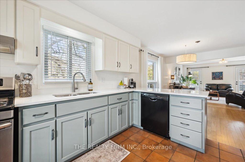 Photo 14 of 17 Cassino Avenue, Guelph, St. George's — HOMEH