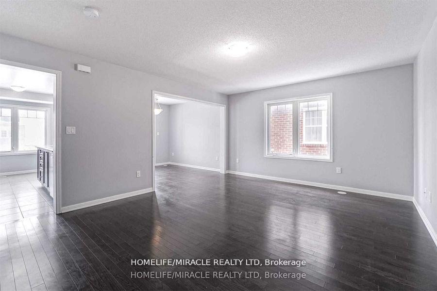 Photo 5 of 43 Colonel Frank Ching Crescent, Brampton, Fletcher's West — HOMEH