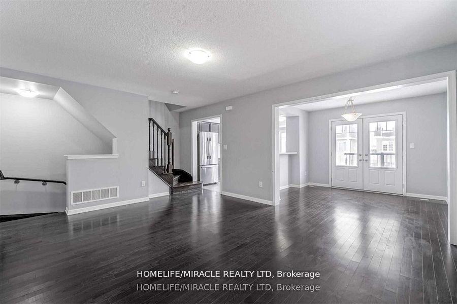 Photo 8 of 43 Colonel Frank Ching Crescent, Brampton, Fletcher's West — HOMEH