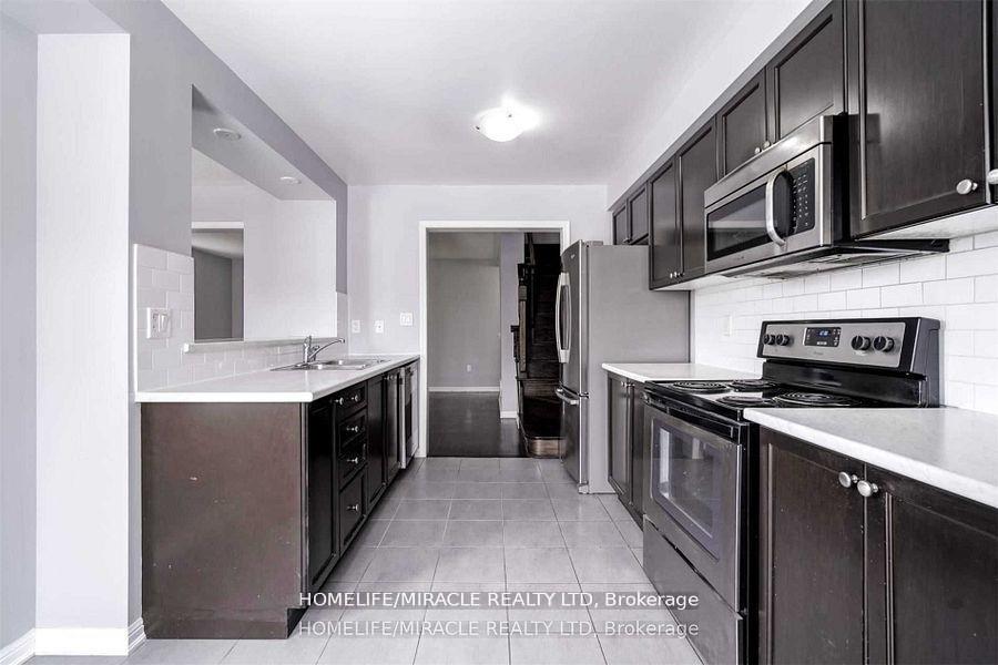 Photo 11 of 43 Colonel Frank Ching Crescent, Brampton, Fletcher's West — HOMEH
