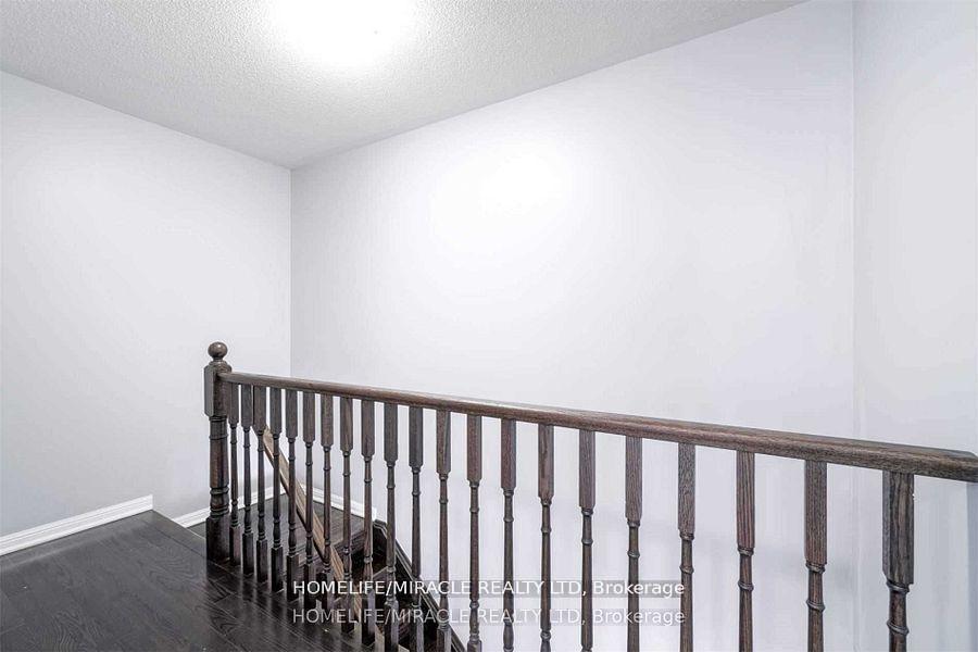 Photo 21 of 43 Colonel Frank Ching Crescent, Brampton, Fletcher's West — HOMEH