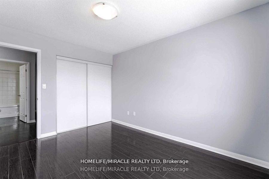 Photo 24 of 43 Colonel Frank Ching Crescent, Brampton, Fletcher's West — HOMEH