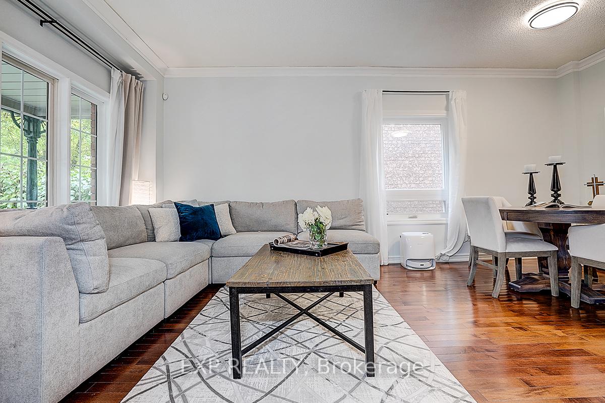 Photo 3 of 35 Luxton Avenue, Aurora, Bayview Wellington — HOMEH