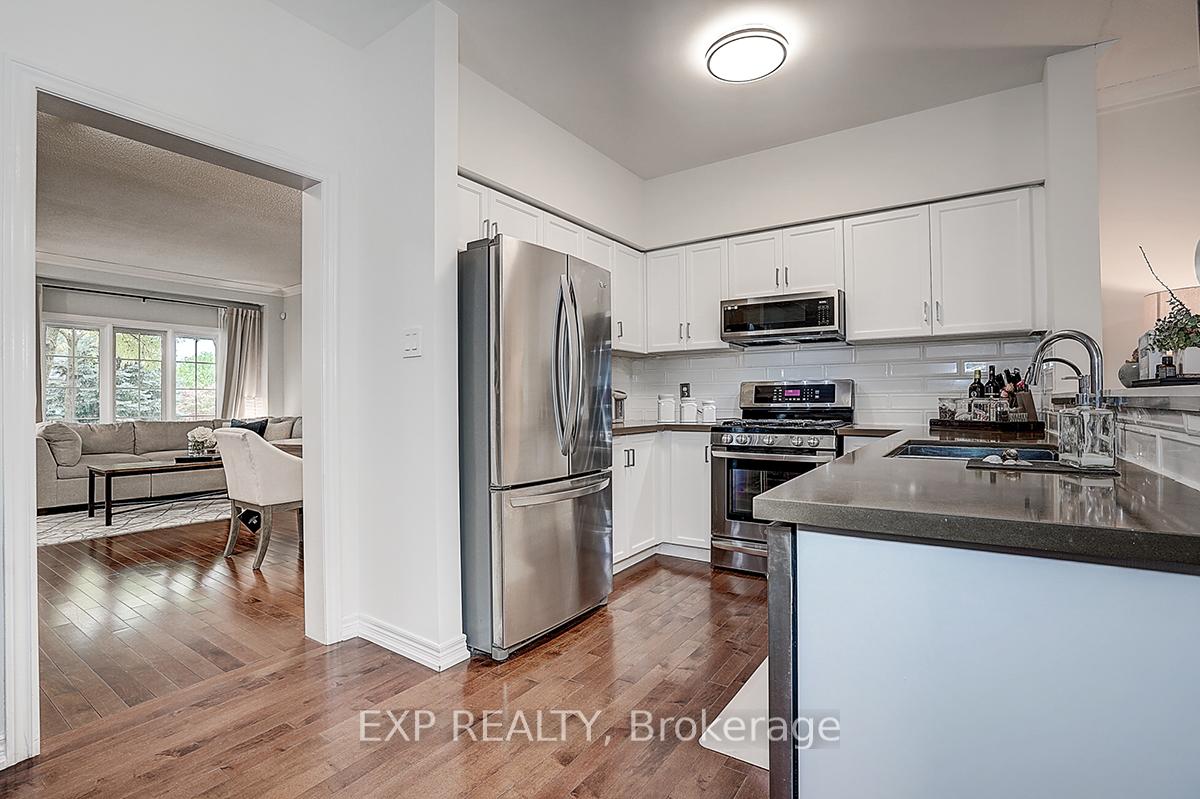 Photo 11 of 35 Luxton Avenue, Aurora, Bayview Wellington — HOMEH
