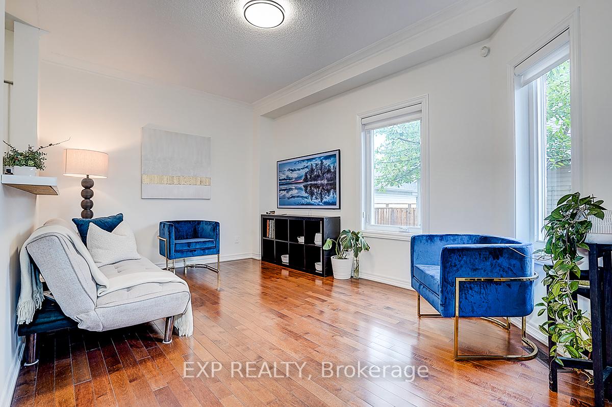 Photo 12 of 35 Luxton Avenue, Aurora, Bayview Wellington — HOMEH