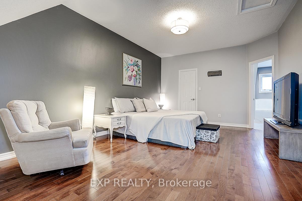 Photo 14 of 35 Luxton Avenue, Aurora, Bayview Wellington — HOMEH