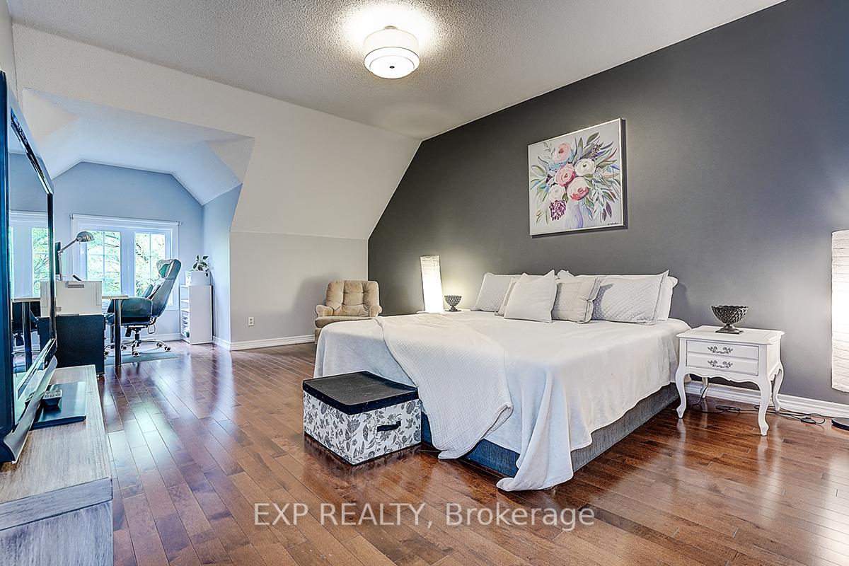 Photo 15 of 35 Luxton Avenue, Aurora, Bayview Wellington — HOMEH
