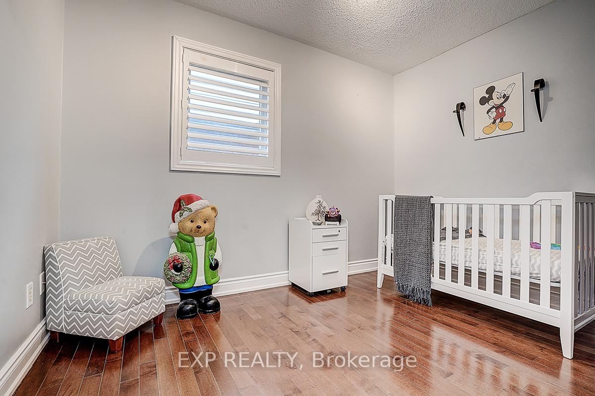 Photo 18 of 35 Luxton Avenue, Aurora, Bayview Wellington — HOMEH