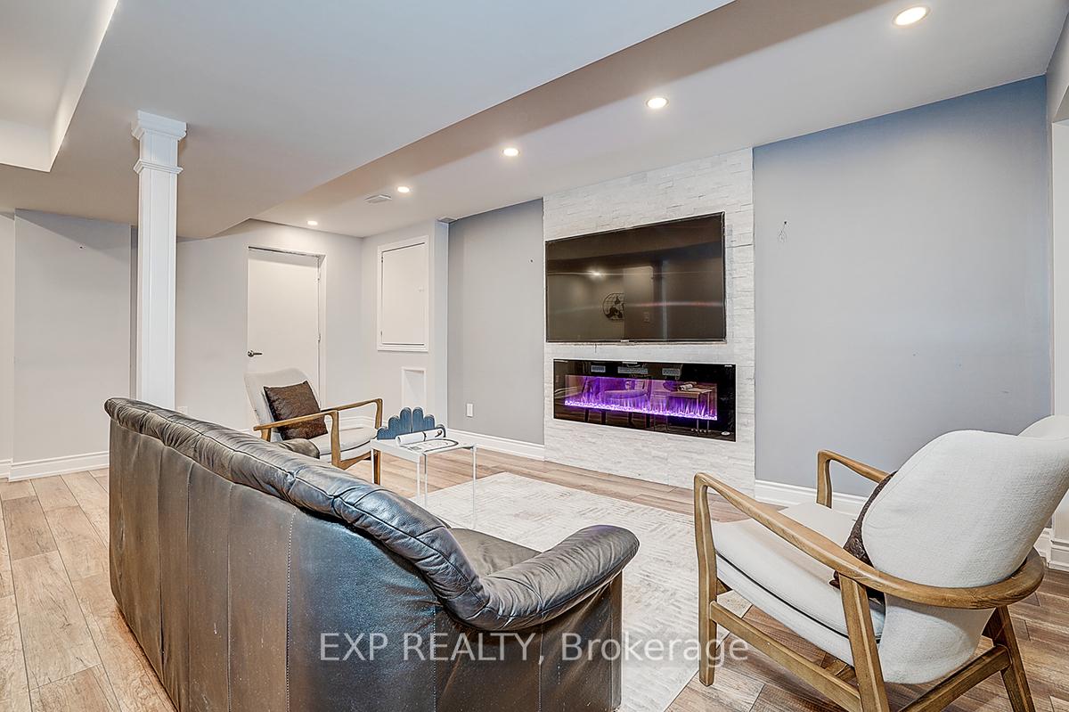 Photo 23 of 35 Luxton Avenue, Aurora, Bayview Wellington — HOMEH