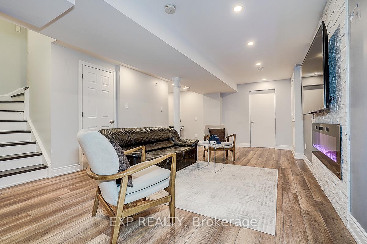 Photo 22 of 35 Luxton Avenue, Aurora, Bayview Wellington — HOMEH