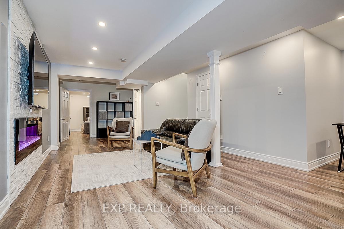 Photo 24 of 35 Luxton Avenue, Aurora, Bayview Wellington — HOMEH