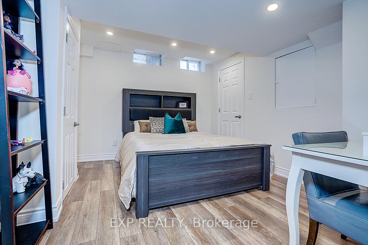 Photo 25 of 35 Luxton Avenue, Aurora, Bayview Wellington — HOMEH