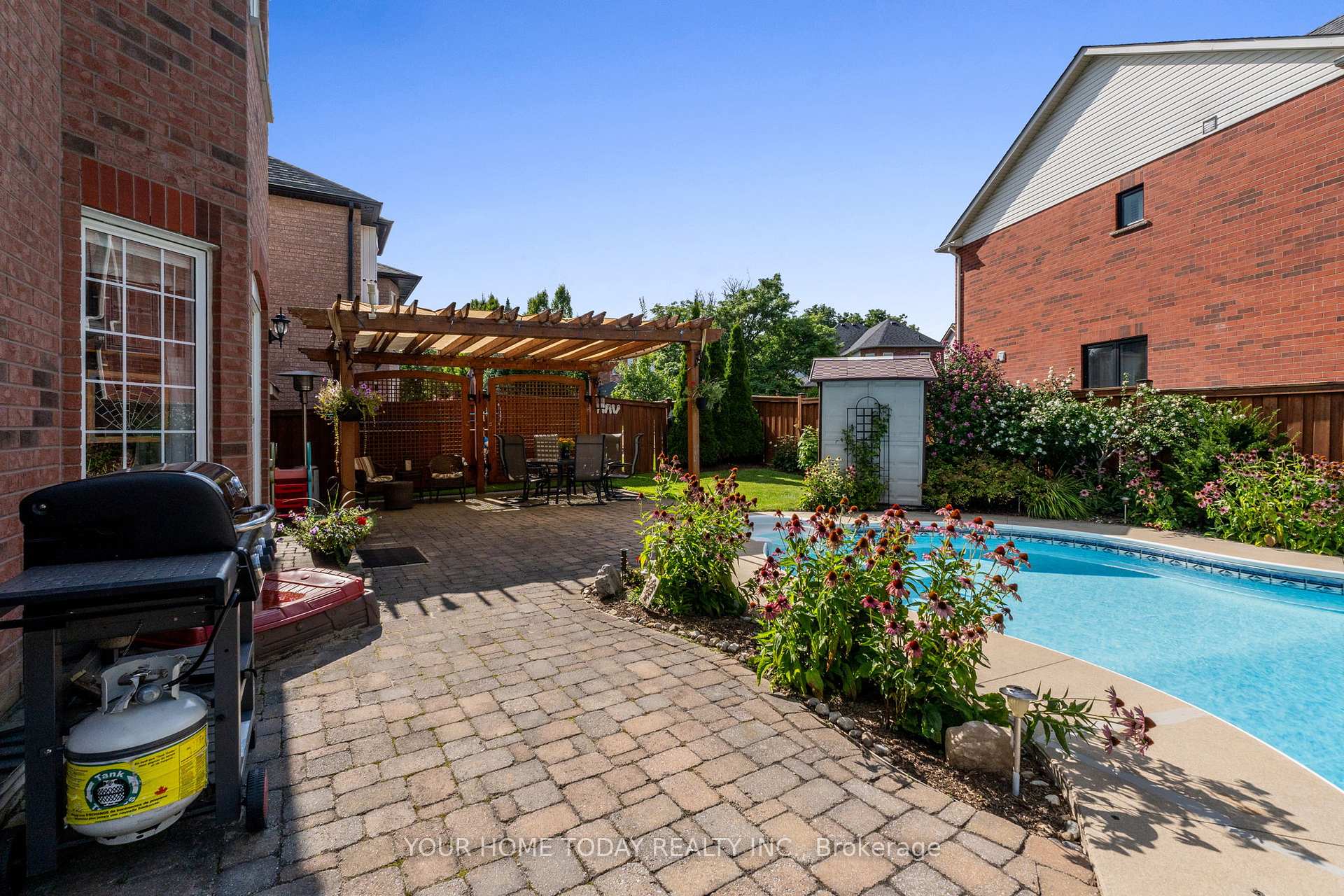 Photo 4 of 1 North Ridge Crescent, Halton Hills, Georgetown — HOMEH