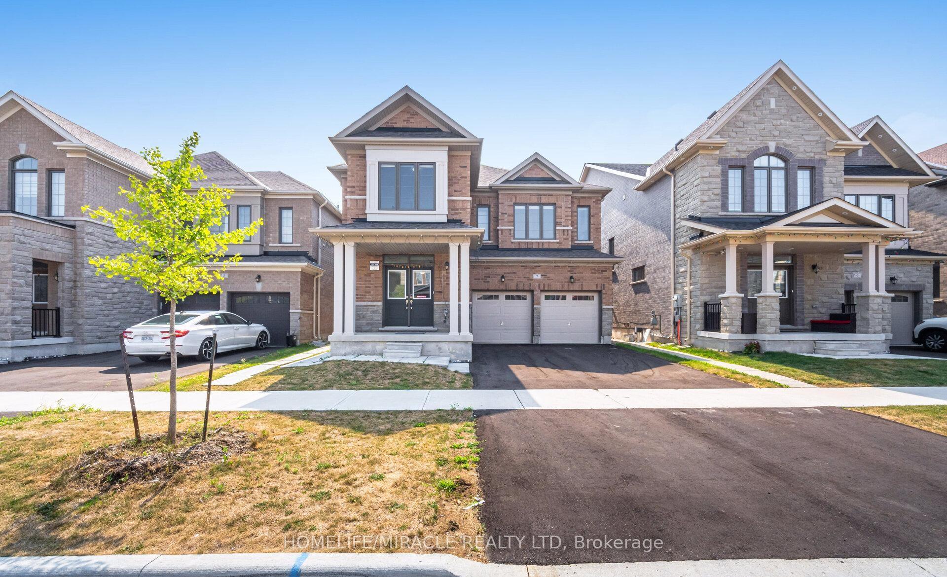 Photo 2 of 7 Aldenham Street, Brampton, Credit Valley — HOMEH