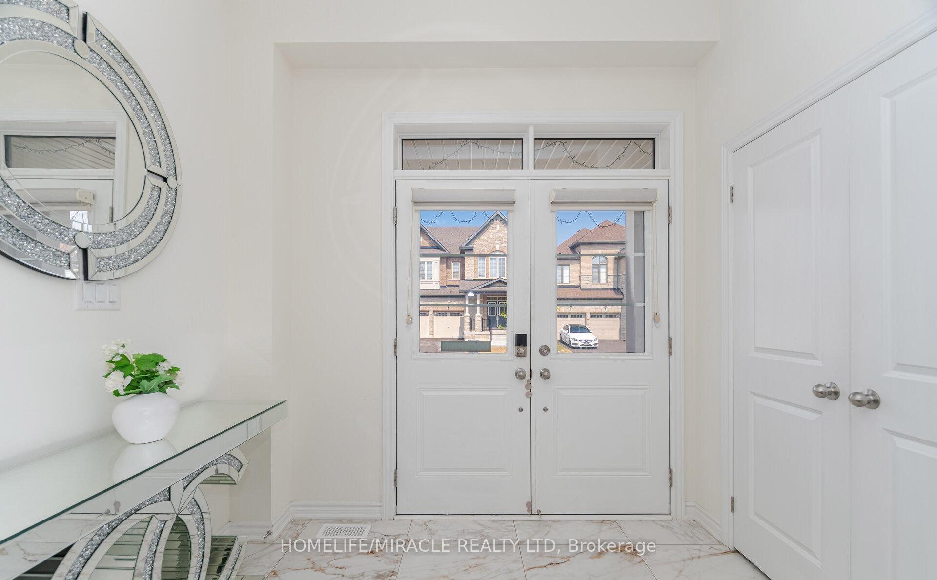 Photo 3 of 7 Aldenham Street, Brampton, Credit Valley — HOMEH
