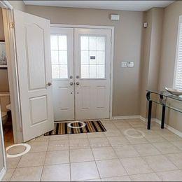 Photo 2 of 13 Beachville Circle, Brampton, Credit Valley — HOMEH