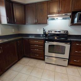 Photo 3 of 13 Beachville Circle, Brampton, Credit Valley — HOMEH