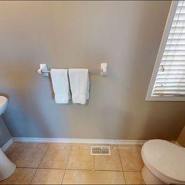 Photo 8 of 13 Beachville Circle, Brampton, Credit Valley — HOMEH