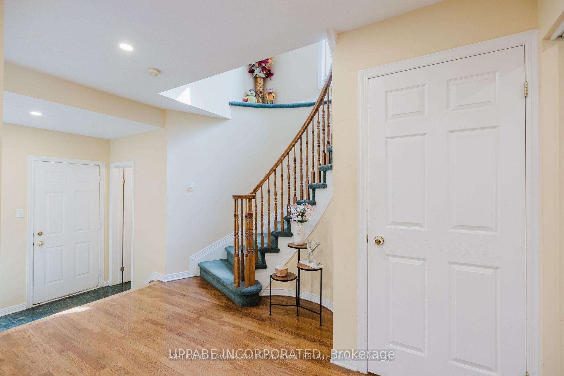 Photo 8 of 28 Armagh Way, Ottawa, Barrhaven - Longfields — HOMEH
