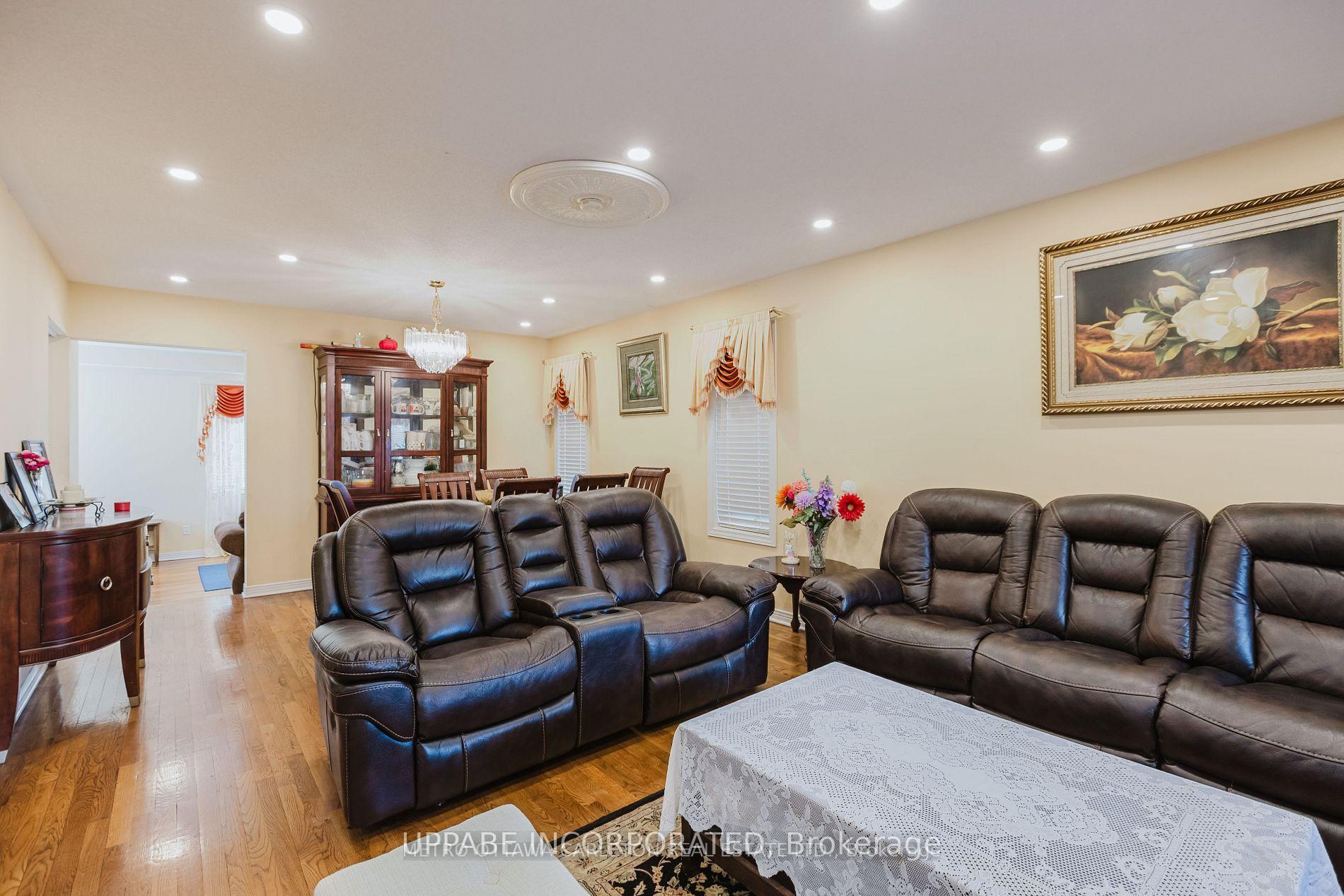 Photo 5 of 28 Armagh Way, Ottawa, Barrhaven - Longfields — HOMEH