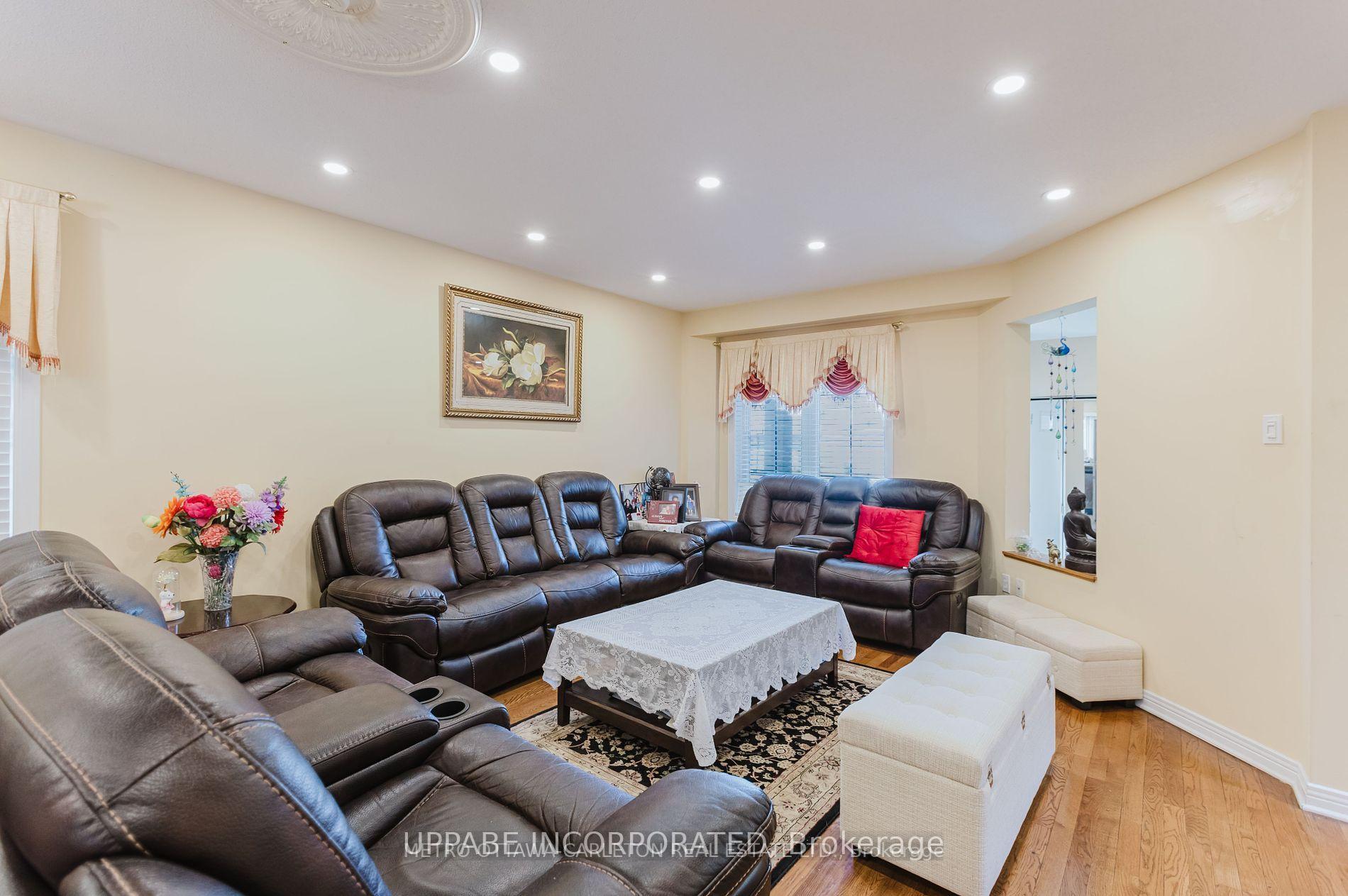 Photo 6 of 28 Armagh Way, Ottawa, Barrhaven - Longfields — HOMEH
