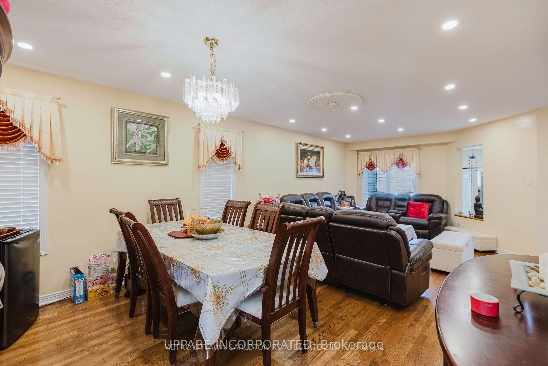 Photo 10 of 28 Armagh Way, Ottawa, Barrhaven - Longfields — HOMEH