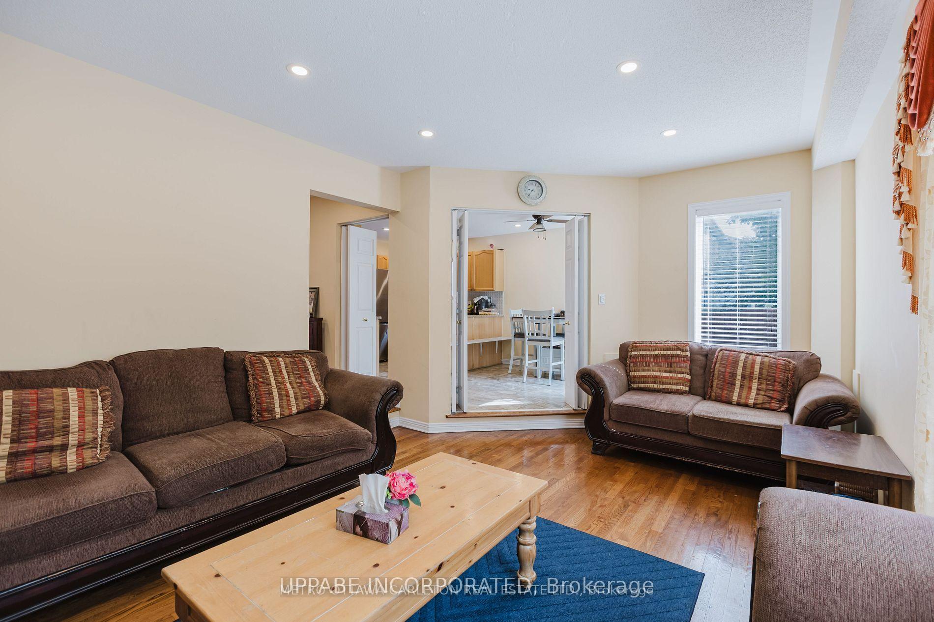 Photo 12 of 28 Armagh Way, Ottawa, Barrhaven - Longfields — HOMEH