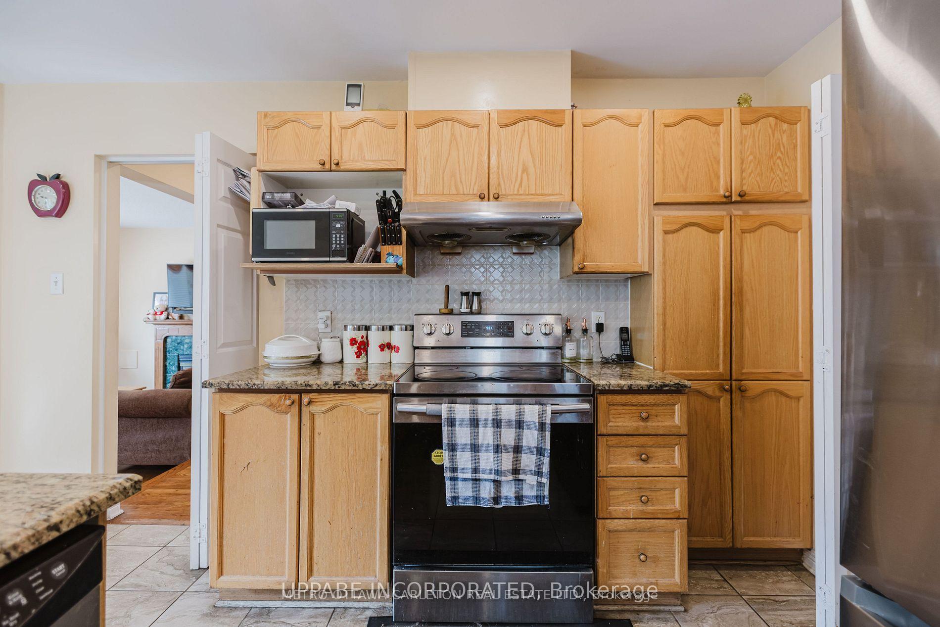 Photo 16 of 28 Armagh Way, Ottawa, Barrhaven - Longfields — HOMEH