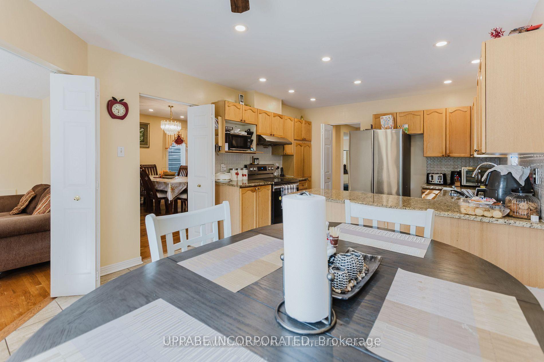 Photo 18 of 28 Armagh Way, Ottawa, Barrhaven - Longfields — HOMEH