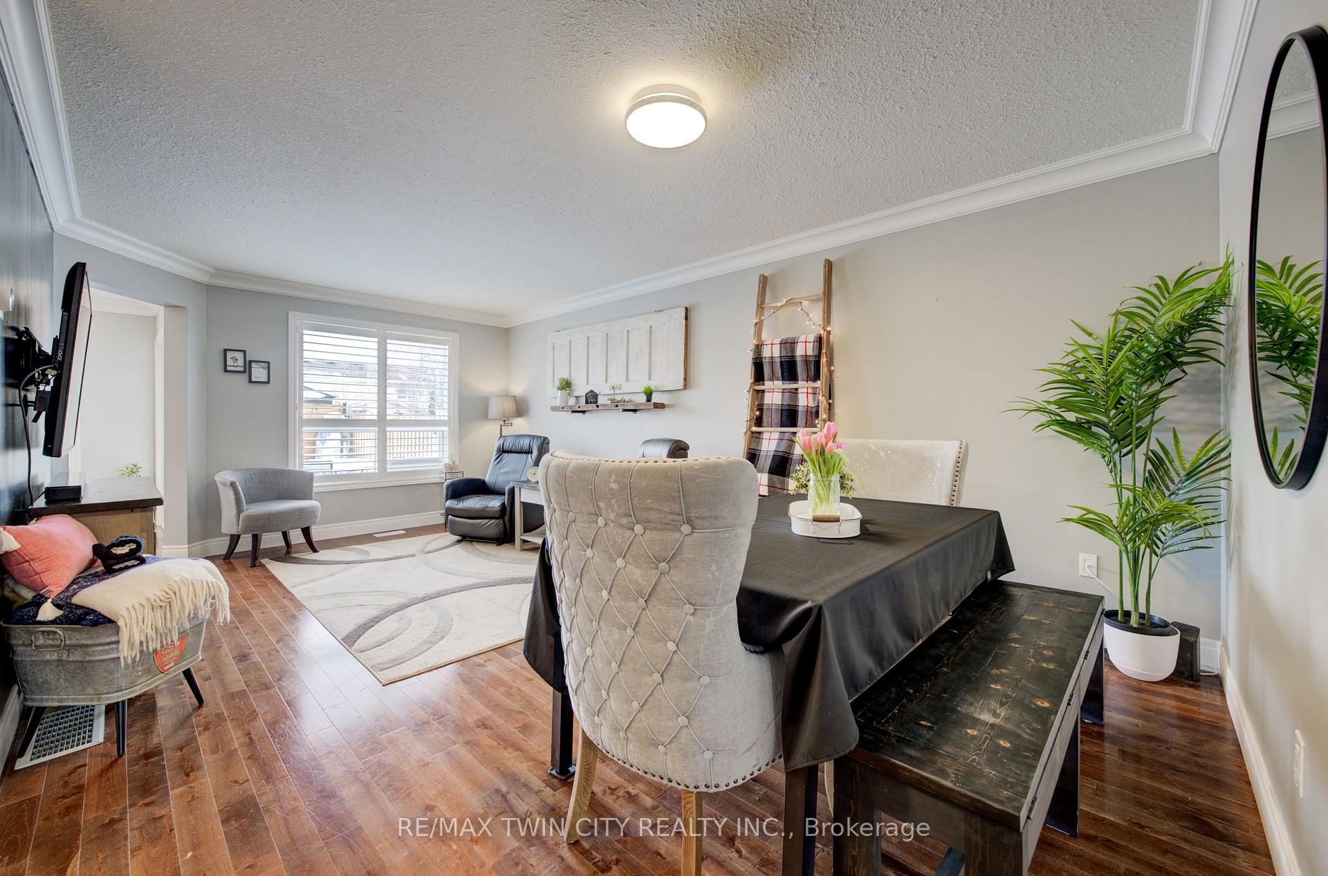 Photo 3 of 124 Whittaker Crescent, Cambridge — HOMEH