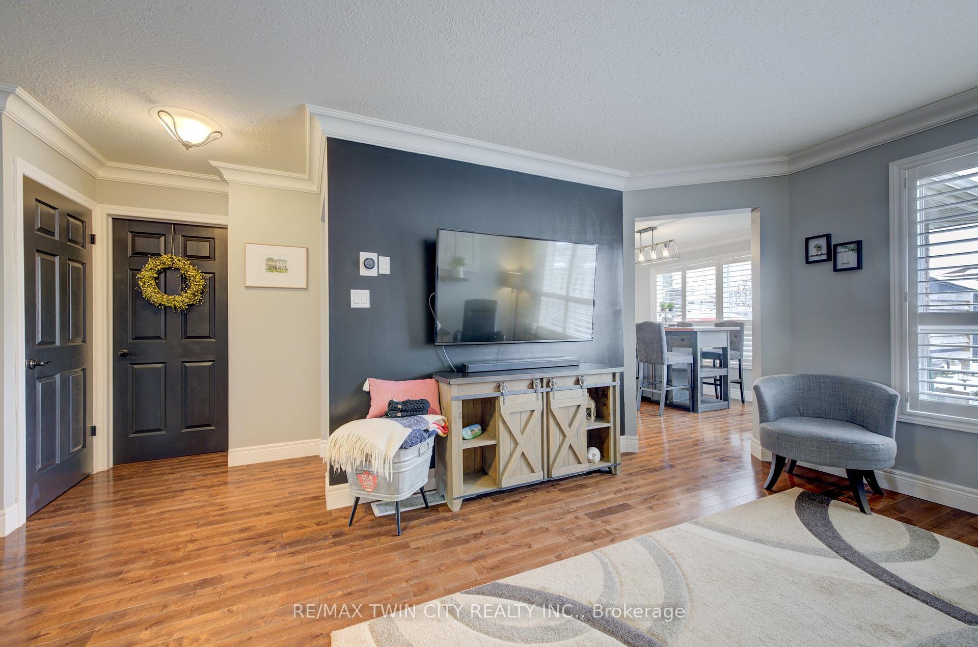Photo 6 of 124 Whittaker Crescent, Cambridge — HOMEH