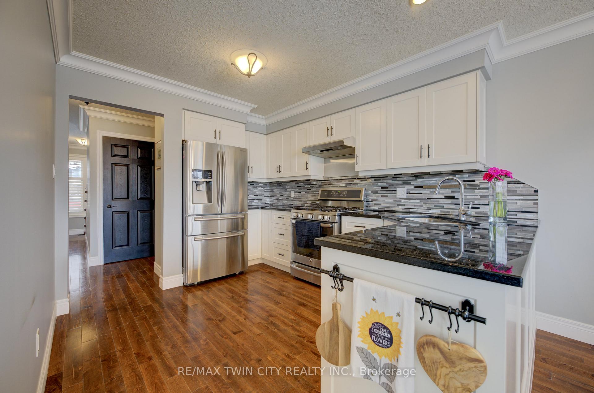 Photo 7 of 124 Whittaker Crescent, Cambridge — HOMEH